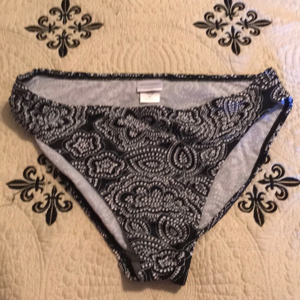 Isaac Mizrahi Black & White Flower Bikini Bottoms